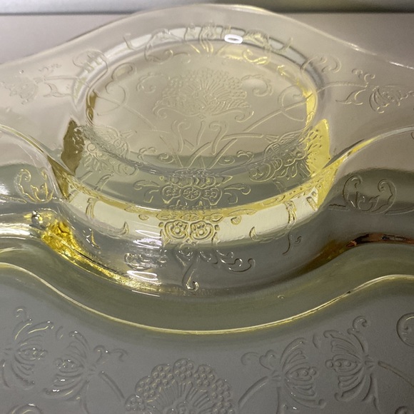 HAZEL ATLAS FLORENTINE #2 POPPY YELLOW 12" PLATTER with GRAVY BOAT INDENT—1930’s - Picture 6 of 10